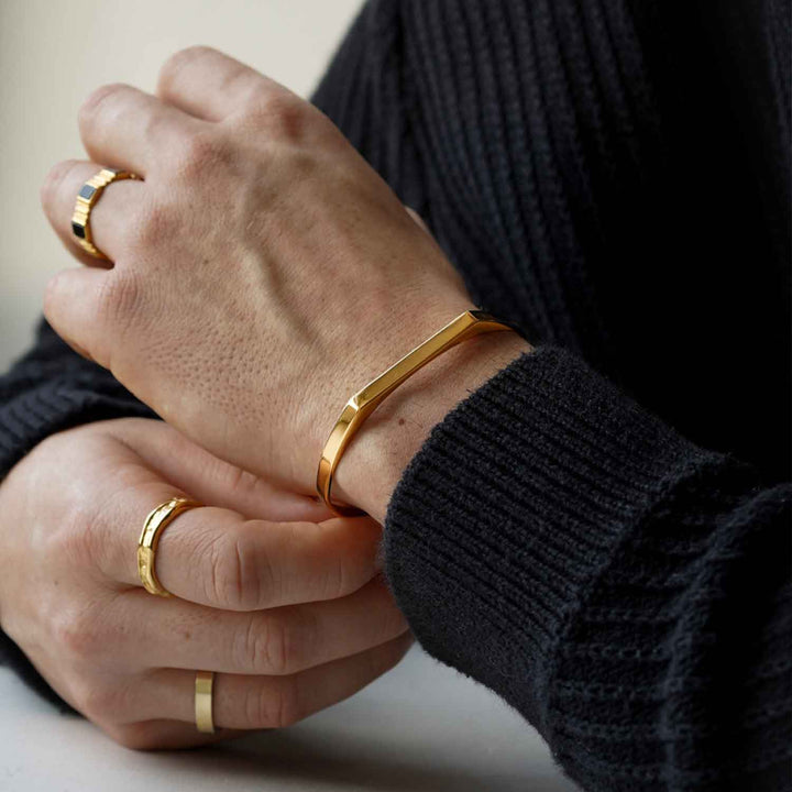 Minimal signet cuff